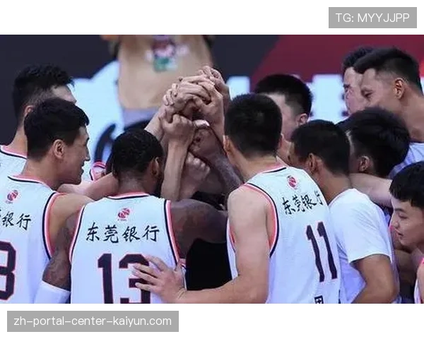 杰曼突破吸引包夹分球，北京外线火力考验广东轮转防守
